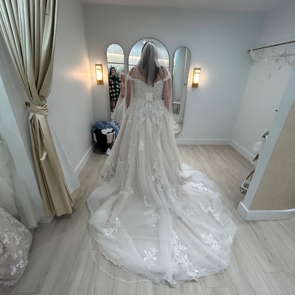 Wedding Dress - Picture 2 of 7